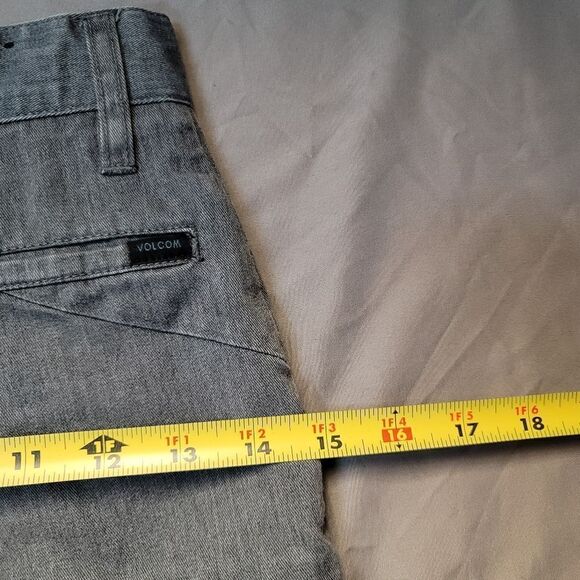 Early 2010s Volcom youth grey casual shorts - size 24/8 - Picture 10 of 10